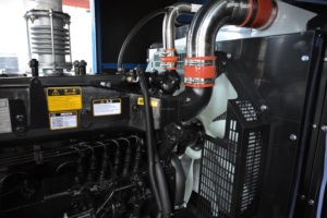 เครื่องกำเนิดไฟฟ้าดีเซลคุณภาพดีที่สุด 300 กิโลวัตต์ 375 กิโลโวลต์แอมแปร์ 3 เฟส แบบเงียบ ปรับแรงดันไฟฟ้าได้ พร้อมตู้เก็บเสียง 70-80 เดซิเบล พร้อมระบบ ATS และระบบซิงโครไนซ์ - Product Image 5