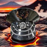 Chapeaux de fête gothiques d'Halloween en gros, chapeaux de capitaine noirs en cuir verni avec chaîne de chauve-souris