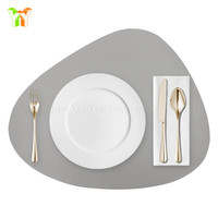 Ensemble de Sets de Table et Sous-Verres en Cuir Lavables pour Table de Cuisine et de Salle à Manger