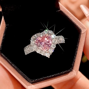 Bague de mariage en cuivre écologique avec zircon vert 8*8MM serti à griffes, plaqué or 18 carats, pour un cadeau romantique - Product Image 5