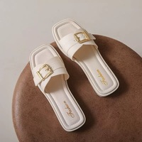 Nouvelle mode pour femmes petit vent parfumé sandales d'intérieur antidérapant fond plat Joker pour pantoufles et diapositives pour vêtements de plage