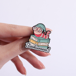 Broches en émail mignonnes pour les amoureux des livres, certifiées Bookworm, broche fantaisie, badge de revers, accessoires, stock en vrac - Product Image 4