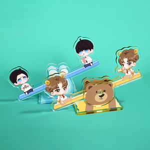 ขาตั้งอะคริลิคทรงกระดานหกสำหรับสินค้าสั่งทำพิเศษ เช่น การ์ตูนอนิเมะหรือสินค้าดารา – ของตกแต่งตั้งโต๊ะ - Product Image 3