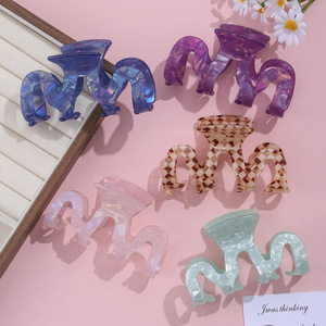 ODM/OEM กิ๊บติดผมทรงนางเงือกสไตล์เกาหลี วัสดุ PVC รู<span class=keywords><strong>ป</strong></span><span class=keywords><strong>ทรง</strong></span>ตัว M แบบโ<span class=keywords><strong>ป</strong></span>ร่งแสง <span class=keywords><strong>ป</strong></span>ระกายวิบวับ เข้าได้กับทุกทรง<span class=keywords><strong>ผม</strong></span> กิ๊บหนีบ<span class=keywords><strong>ผม</strong></span><span class=keywords><strong>ทรง</strong></span>ฉลามสำหรับด้านหลังศีรษะ - Product Image 3