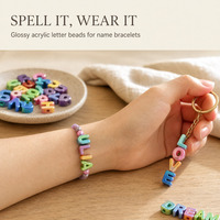Perles en acrylique brillantes en gros, lettres de l'alphabet de 21 mm, breloques avec trou de 6 mm, options de couleurs pour l'artisanat des enfants et les bijoux initiaux