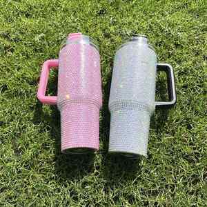 Gobelet isotherme super scintillant de 40 oz avec strass en cristal de diamant, poignée et paille - Product Image 3
