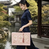 Boîte cadeau de luxe rose personnalisée avec logo, en carton rigide, style vintage, avec pompon en forme de chandelier, vente en gros