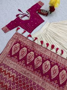 Oferta Especial de Boda: Lehenga y Saree de Moda para Mujer, Ropa Étnica de Diseñador para Novias y Eventos Festivos, Disponible para la Venta - Product Image 3