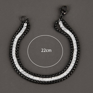 สร้อยข้อมือสามชั้นสำหรับผู้หญิงผู้ชาย สแตนเลสสตีล ทนทาน ไม่ลอก สีทอง/ดำ - Product Image 6