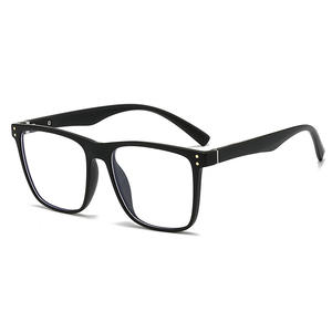 แว่นตาป้องกันแสงสีฟ้าทรงสี่เหลี่ยมสไตล์พังก์ น้ำหนักเบา ขาแว่นแบบสปริง TR90 สายไหม ใช้ได้ทั้งชายและหญิง เหมาะกับทุกใบหน้า - Product Image 4