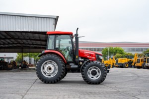 Trattore Yto Nuovo Modello Agricolo 110 CV per Lavori Pesanti con Set Completo di Accessori in Vendita - Product Image 5