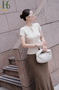 Camiseta de Mujer con Botones, Hecha en Vietnam, Cuello Redondo, Casual, Manga Corta, Mezcla de Poliéster, Cierre de Botones Frontales, Largo Regular - Product Image 4