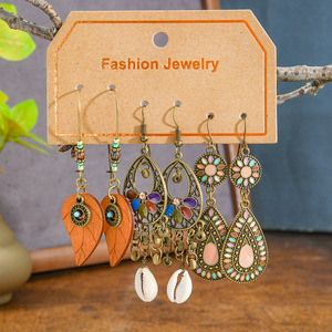 Boucles d'oreilles pendantes bohèmes tendance en alliage avec pompons, ensemble de bijoux de fête pour femme - Product Image 2