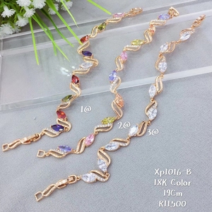 เครื่องประดับแฟชั่นซูปิงปี 2020 สีทอง 18k ประดับด้วยหินหลากสี ตัวล็อคนาฬิกาแบบเรียบง่าย สร้อยข้อมือสำหรับสาวๆ - Product Image 3