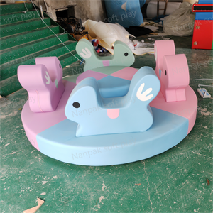 Carrusel Motorizado de Animales Naranja para Niños, Juego Giratorio para Interiores y Exteriores - Product Image 5