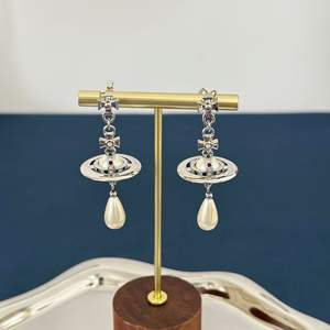 Boucles d'oreilles en fer plaqué or véritable avec perle goutte d'eau, design UFO 3D Saturne et pendentif gland, haut de gamme pour femme, style Palais de la Sœur Royale - Product Image 2