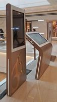 Kiosque de signalisation numérique intérieur personnalisé avec écran tactile pour la recherche d'itinéraires en centre commercial, système de consultation intelligent, lecteur publicitaire LED, garantie 1 an