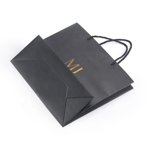 Sacs cadeaux personnalisés <span class=keywords><strong>noir</strong></span> mat avec logo imprimé en feuille d'or, sacs d'emballage en papier pour occasions de luxe, beauté <span class=keywords><strong>et</strong></span> cadeaux haut de gamme - Product Image 4