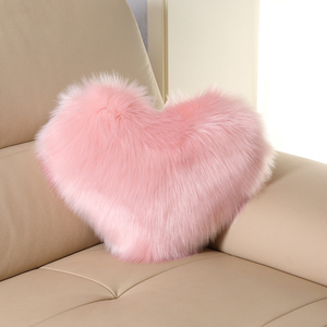 <span class=keywords><strong>Coussin</strong></span> décoratif <span class=keywords><strong>en</strong></span> <span class=keywords><strong>forme</strong></span> <span class=keywords><strong>de</strong></span> cœur, <span class=keywords><strong>coussin</strong></span> moelleux <span class=keywords><strong>en</strong></span> peluche longue pour la décoration du canapé - Product Image 6