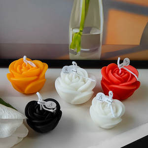 Bougie parfumée à la rose faite à la main et de forme originale pour offrir aux filles et pour les vœux de fêtes - Product Image 1