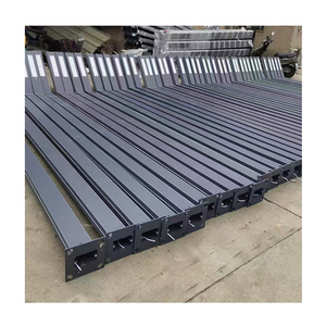 Cột đèn đường năng lượng mặt trời bằng thép tùy chỉnh theo nhà máy - Product Image 1