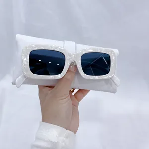 مجموعة نظارات شمسية أنيقة مستطيلة الشكل مصنوعة من البولي كربونات البولي كربونات للبيع بالجملة من المصنع لعام 2024