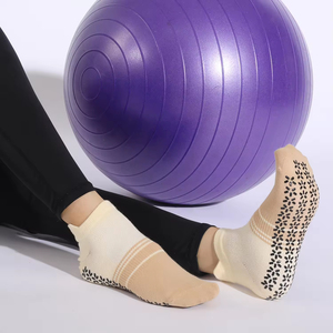Wholesale Custom Anti <b>slip</b> Pilates Socks Professional Sports Yoga Studio Skidproof Gym Match Yoga Socks for Women High Quality - Product Image 3