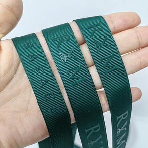 <span class=keywords><strong>Cinta</strong></span> de Grosgrain Personalizada de Doble Cara, Ecológica, 100% Poliéster, Impresa en 3D <span class=keywords><strong>con</strong></span> Relieve, <span class=keywords><strong>con</strong></span> Logotipo Negro, 3/4 Pulgadas - Product Image 4