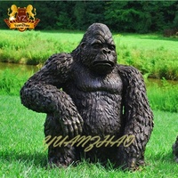 Décoration de jardin extérieur Animal Statue en fibre de verre Gorille Taille personnalisée Statue de gorille Sculpture