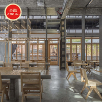 Chaise de café rétro en bois massif avec assise en rotin naturel et dossier en rotin pour restaurant