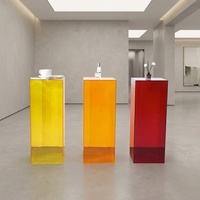 Maßgefertigter Minimalistischer Acryl-Sockel Luxuriöse Eventdekoration Transluzenter Acryl-Präsentationsständer für Museum Galerie Ausstellung