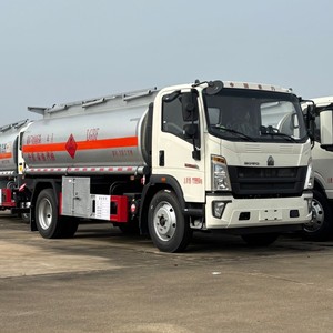 Camión Cisterna HOWO 4x2 de 10000L para Transporte de Líquidos Peligrosos con Bomba de Combustible y Medidor - Product Image 2