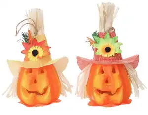 Halloween lanterns with jack-o '-lanterns, pumpkin pail costumes