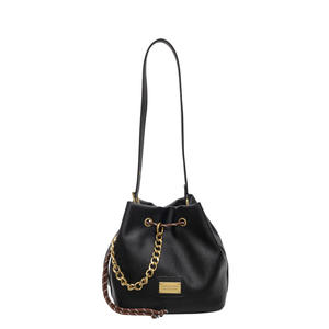 Bolso tipo cubo de moda para mujer en cuero marrón con diseño de cadena dorada - Product Image 2