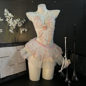 Jupe tutu sexy en dentelle brodée pour une tenue de nuit/uniforme séduisante et alléchante, parfaite pour un style épuré et sensuel. - Product Image 3