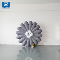 Modèle de fleur noire gonflable personnalisé pour la décoration de scène extérieure, de fête ou d'événement