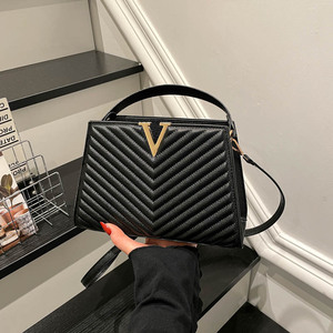 Bolso de Mano Grande Acolchado de PU Texturizado de Alta Gama para Mujer, Nuevo Diseño Exclusivo 2026, Bolso Tote Versátil para el Día a Día, con Correa de Hombro Única y Cierre Magnético - Product Image 3