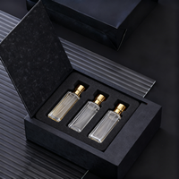 Boîte rigide magnétique pour parfum et oud avec logo personnalisé en relief, en carton recyclable et doublure en éponge