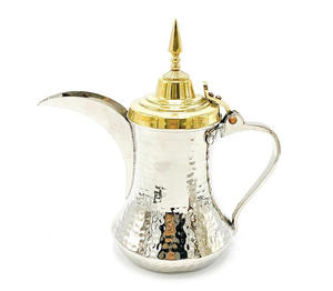 Bouilloire de qualité standard de style arabe en acier inoxydable, artisanat métallique, pour la préparation du thé et du café, en vente - Product Image 3
