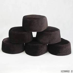Nuevo Diseño Yaseen, Gorro Islámico Musulmán para Hombre con Estampado Árabe, Gorra de Terciopelo de Poliéster de Color Sólido con Cierre Trasero - Product Image 2