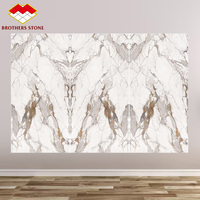Dalle de porcelaine pleine masse effet Calacatta Gold artificiel, polie et finition mate, 1600x3200x12mm, pour revêtements muraux et de sol