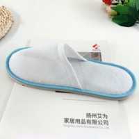 Pantoufles en tissu éponge à prix de gros, personnalisables avec logo, pour hôtels, chaussures d'hiver unisexe jetables pour invités d'hôtel, directement de l'usine