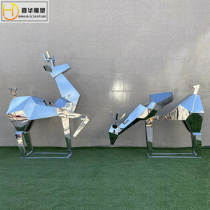 Escultura Abstracta Geométrica de Ciervo Facetado en Acero Inoxidable Jiahua, para Exteriores, Montada en el Suelo, Arte Animal Hecho a Mano - Product Image 2