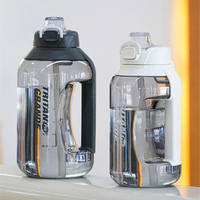 Bouteille de Sport en Plastique Transparent de 2 Litres avec Paille et Bec Verseur