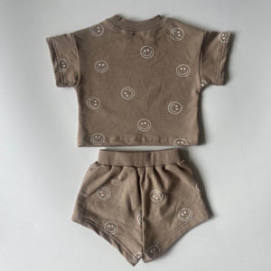 Colori personalizzati vestito per bambini abiti unisex Set di <span class=keywords><strong>abbigliamento</strong></span> per neonati T-shirt e pantaloncini estivi per neonato <span class=keywords><strong>Smile</strong></span> Tan Short Set - Product Image 2
