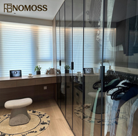 Conception de dressing moderne et luxueux sur mesure pour architectes, avec planification de rangement zoné pour projets de villas et de chambres.