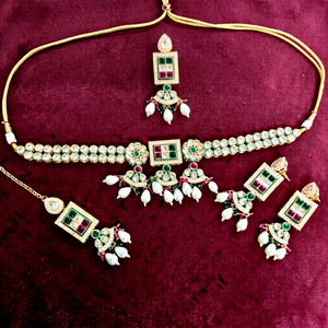 Ensemble de collier choker Kundan de luxe avec boucles d'oreilles et Maang Tikka, bijoux de mariage en perles, ensemble traditionnel indien - Product Image 1