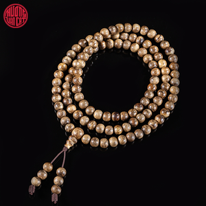 Pulseras de 108 cuentas de madera de agar oscura natural de Malasia, cuentas de 6 mm ricas en aceite, joyería de oración de oud de buen grado. - Product Image 1