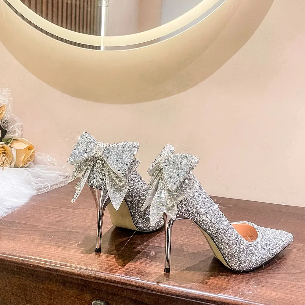 Grosir Pabrik 2023 sepatu hak tinggi perak baru sepatu pernikahan pengantin trendi Pump putri kristal payet musim panas
