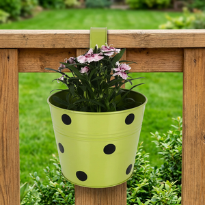 Pot suspendu en métal vert avec trous circulaires pour fleurs et plantes vertes, design moderne minimaliste, finition thermolaquée - Product Image 6